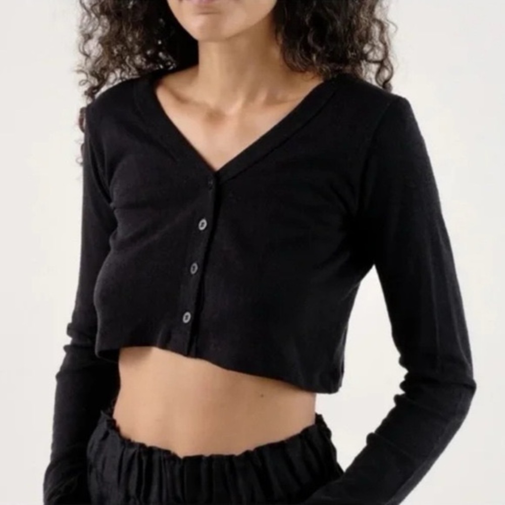 OZMA Black Cropped Button-Up Top
